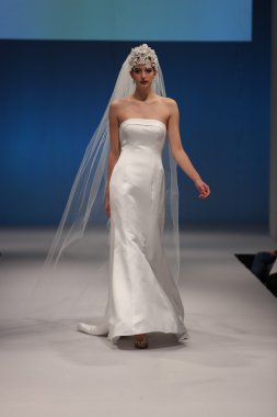  Malis- Henderson Sonbahar 2017 Gelinlik Koleksiyonu  