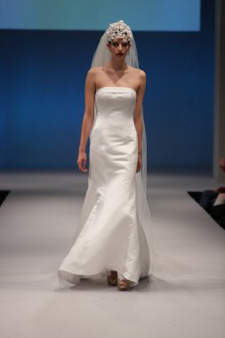  Malis- Henderson Sonbahar 2017 Gelinlik Koleksiyonu  