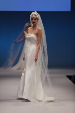  Malis- Henderson Sonbahar 2017 Gelinlik Koleksiyonu  