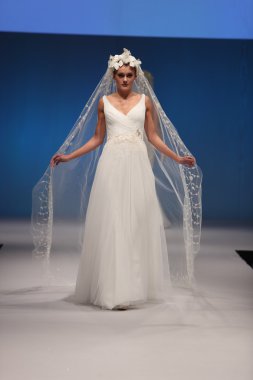  Malis- Henderson Sonbahar 2017 Gelinlik Koleksiyonu  