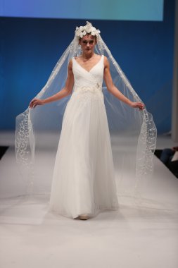  Malis- Henderson Sonbahar 2017 Gelinlik Koleksiyonu  