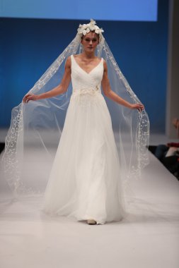  Malis- Henderson Sonbahar 2017 Gelinlik Koleksiyonu  