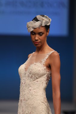  Malis- Henderson Sonbahar 2017 Gelinlik Koleksiyonu  