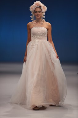  Malis- Henderson Sonbahar 2017 Gelinlik Koleksiyonu  