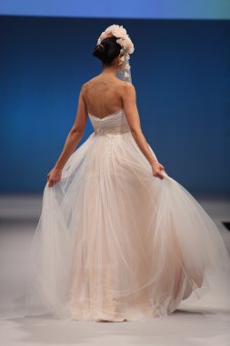  Malis- Henderson Sonbahar 2017 Gelinlik Koleksiyonu  