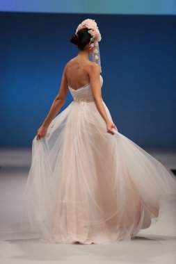  Malis- Henderson Sonbahar 2017 Gelinlik Koleksiyonu  