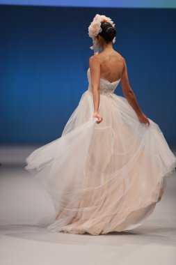  Malis- Henderson Sonbahar 2017 Gelinlik Koleksiyonu  