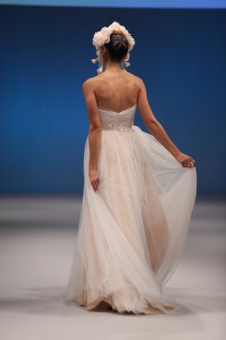  Malis- Henderson Sonbahar 2017 Gelinlik Koleksiyonu  