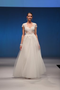 Rhea Costa Sonbahar 2017 Gelinlik Koleksiyonu