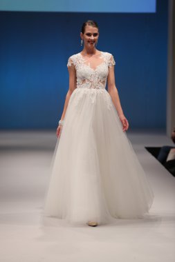 Rhea Costa Sonbahar 2017 Gelinlik Koleksiyonu