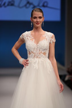 Rhea Costa Sonbahar 2017 Gelinlik Koleksiyonu