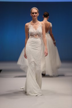 Rhea Costa Sonbahar 2017 Gelinlik Koleksiyonu