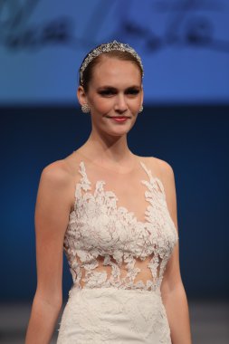 Rhea Costa Sonbahar 2017 Gelinlik Koleksiyonu