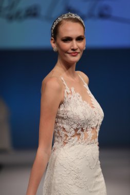 Rhea Costa Sonbahar 2017 Gelinlik Koleksiyonu