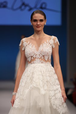 Rhea Costa Sonbahar 2017 Gelinlik Koleksiyonu