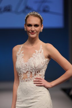 Rhea Costa Sonbahar 2017 Gelinlik Koleksiyonu