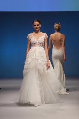 Rhea Costa Sonbahar 2017 Gelinlik Koleksiyonu