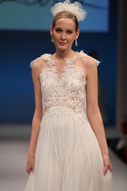 Rhea Costa Sonbahar 2017 Gelinlik Koleksiyonu