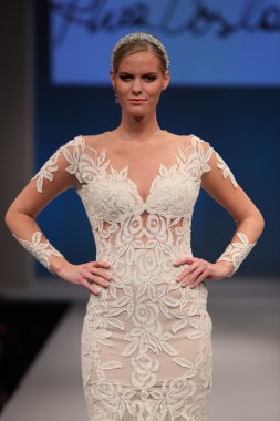 Rhea Costa Sonbahar 2017 Gelinlik Koleksiyonu