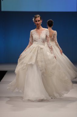 Rhea Costa Sonbahar 2017 Gelinlik Koleksiyonu