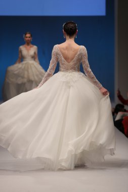 Rhea Costa Sonbahar 2017 Gelinlik Koleksiyonu