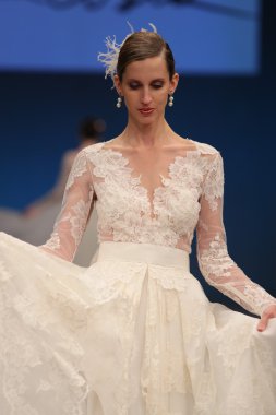 Rhea Costa Sonbahar 2017 Gelinlik Koleksiyonu