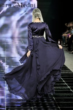 Laura ve Medni koleksiyon Moskova moda haftası sırasında 