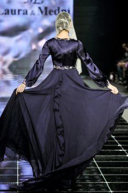 Laura ve Medni koleksiyon Moskova moda haftası sırasında 