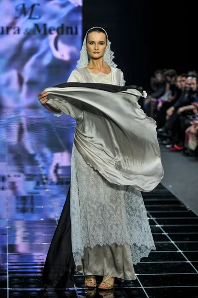 Laura and Medni Collection during Moscow Fashion Week — Stockfoto