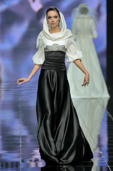 Laura and Medni Collection during Moscow Fashion Week — Stockfoto