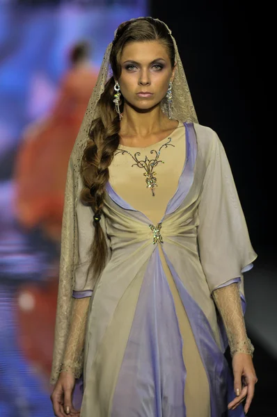 Laura and Medni Collection during Moscow Fashion Week — Stockfoto