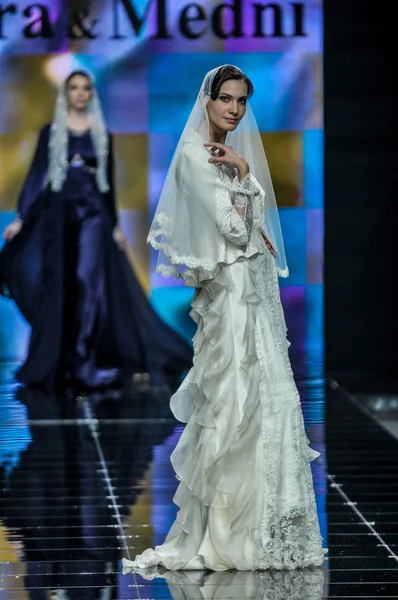 Laura und Medni Kollektion während der Moskauer Modewoche — Stockfoto