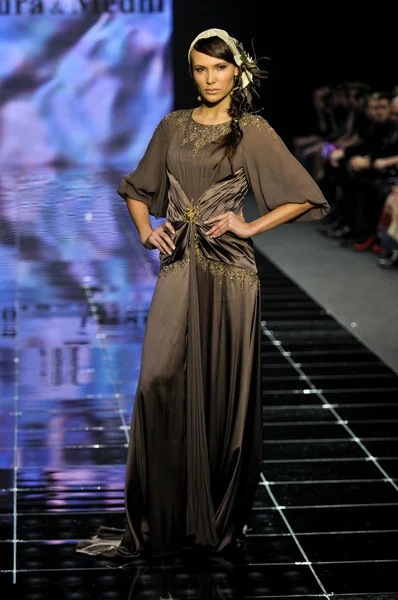 Laura and Medni Collection during Moscow Fashion Week — Stockfoto