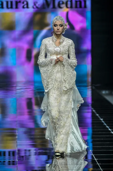 Colección Laura y Medni durante la Semana de la Moda de Moscú — Foto de Stock