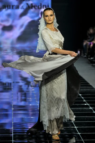 Laura und Medni Kollektion während der Moskauer Modewoche — Stockfoto