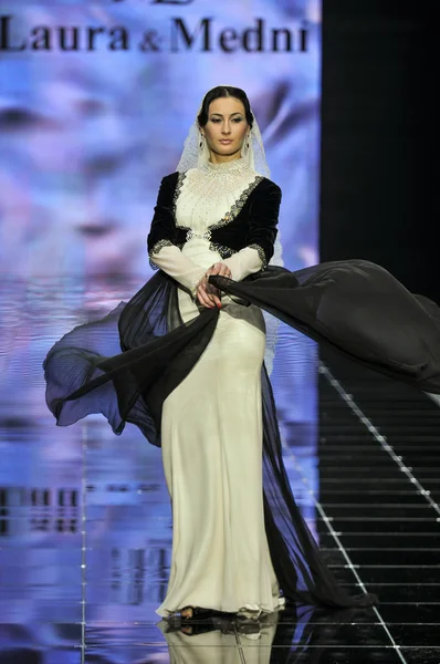 Laura et Medni Collection pendant la Fashion Week de Moscou — Photo