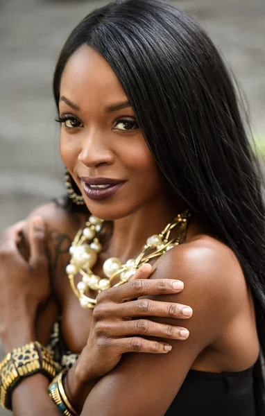 Beauty portrait of a pretty African American girl. — Stock Photo, Image