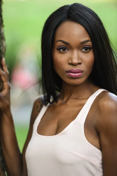 Hermosa mujer afroamericana —  Fotos de Stock