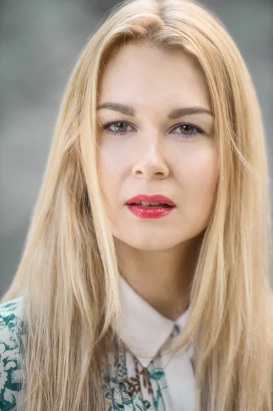 A portrait of a beautiful young Caucasian woman — Stock Photo, Image