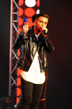 Şarkıcı Faydee sahnede büyük Apple Müzik Ödülleri