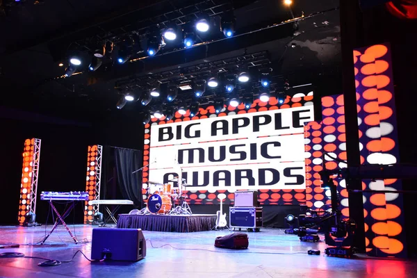 舞台上的大苹果音乐奖在一般大气 — 图库照片