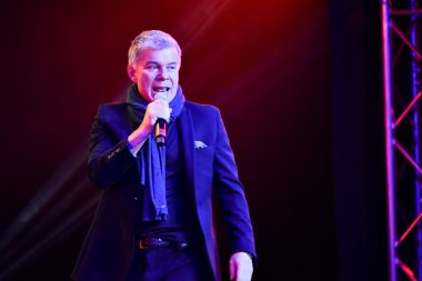 Oleg Gazmanov büyük Apple Müzik Ödülleri sırasında Sahne Alanı'nda gerçekleştirme