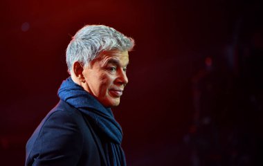 Oleg Gazmanov büyük Apple Müzik Ödülleri sırasında Sahne Alanı'nda gerçekleştirme