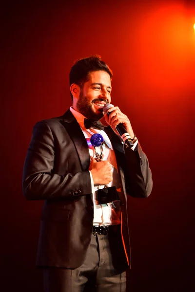 Mohamed Hamaki actuando en el escenario durante los Big Apple Music Awards — Foto de Stock