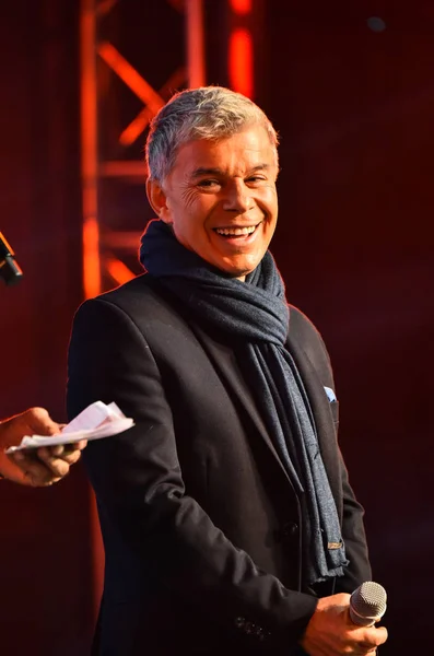 Oleg Gazmanov atuando no palco durante o Big Apple Music Awards — Fotografia de Stock