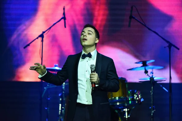 Rodion Gazmanov performing on stage during the Big Apple Music Awards — Stock Photo, Image