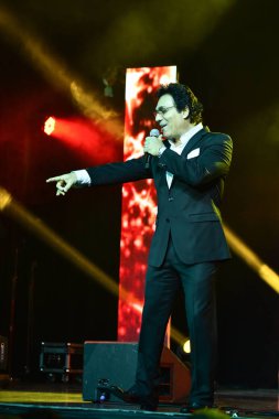 Şarkıcı Andy Madadian Sahne Alanı'nda büyük Apple Müzik Ödülleri sırasında gerçekleştirir.