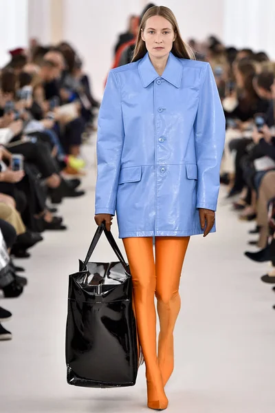 Balenciaga projetado por Demma Gvasalia show — Fotografia de Stock