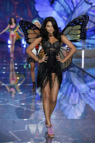 Victoria 's Secret Fashion Show — стоковое фото