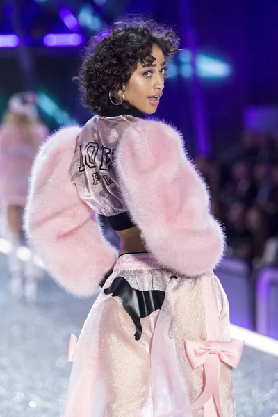 Victoria 's Secret Fashion Show — стоковое фото